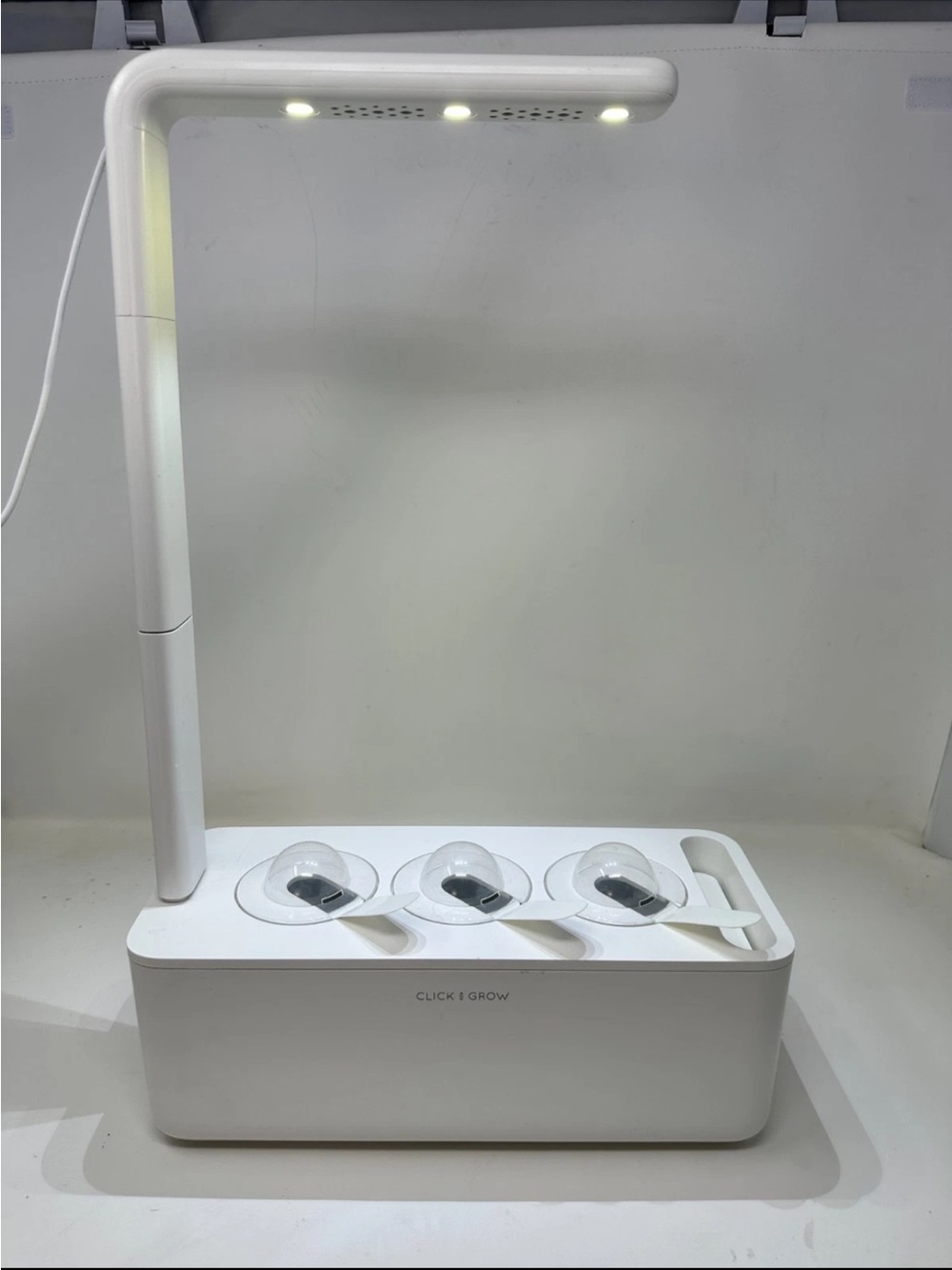 Click & Grow Smart Garden 3 SGS8US Hydroponic Indoor Herb Planter 3 Plant Pods